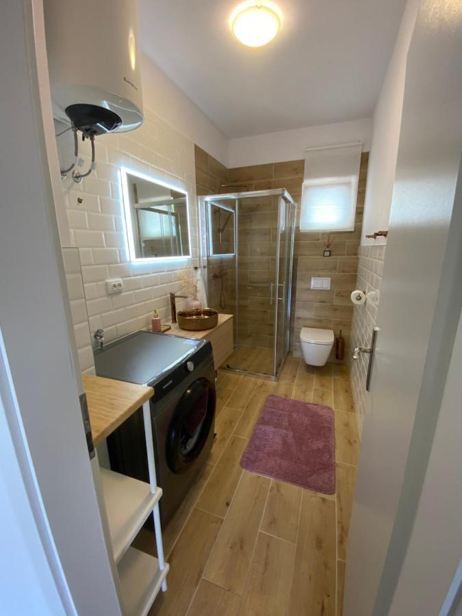Lumar Holidays And Apartments Preko Exterior foto