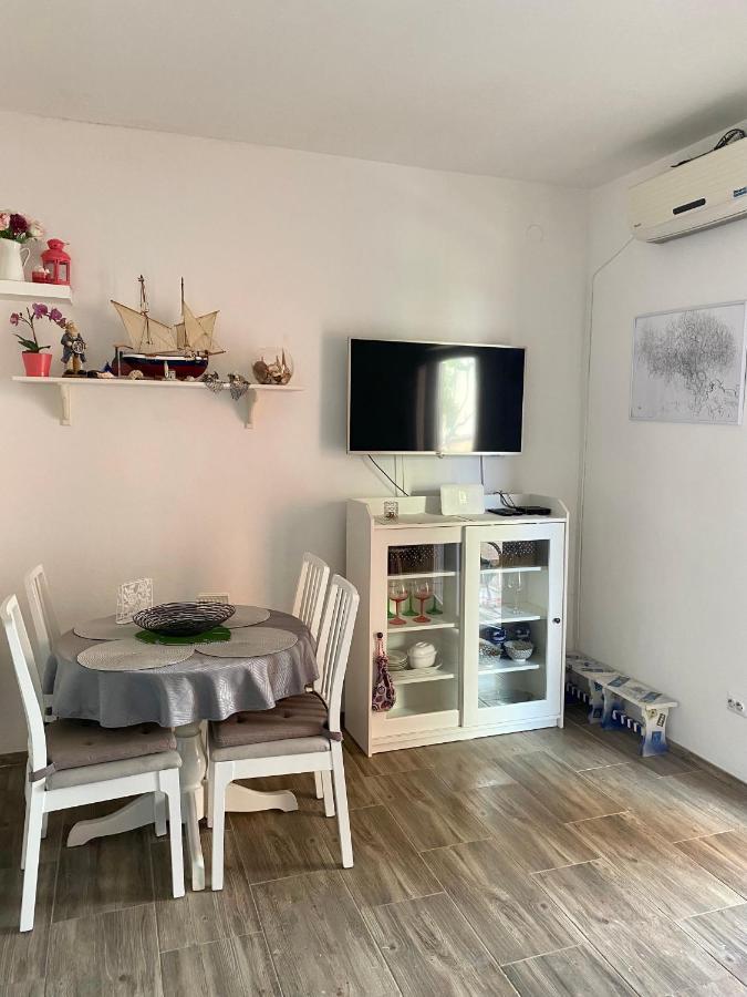 Lumar Holidays And Apartments Preko Exterior foto